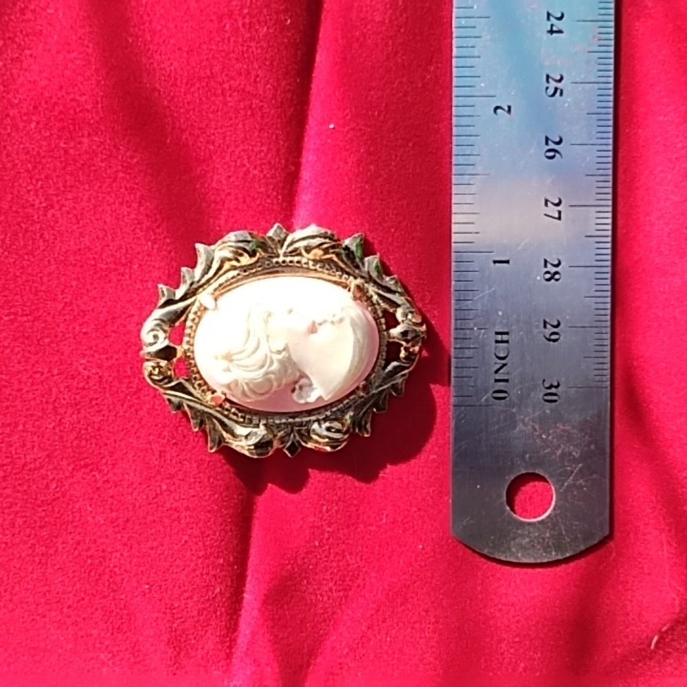 Vintage Cameo brooch